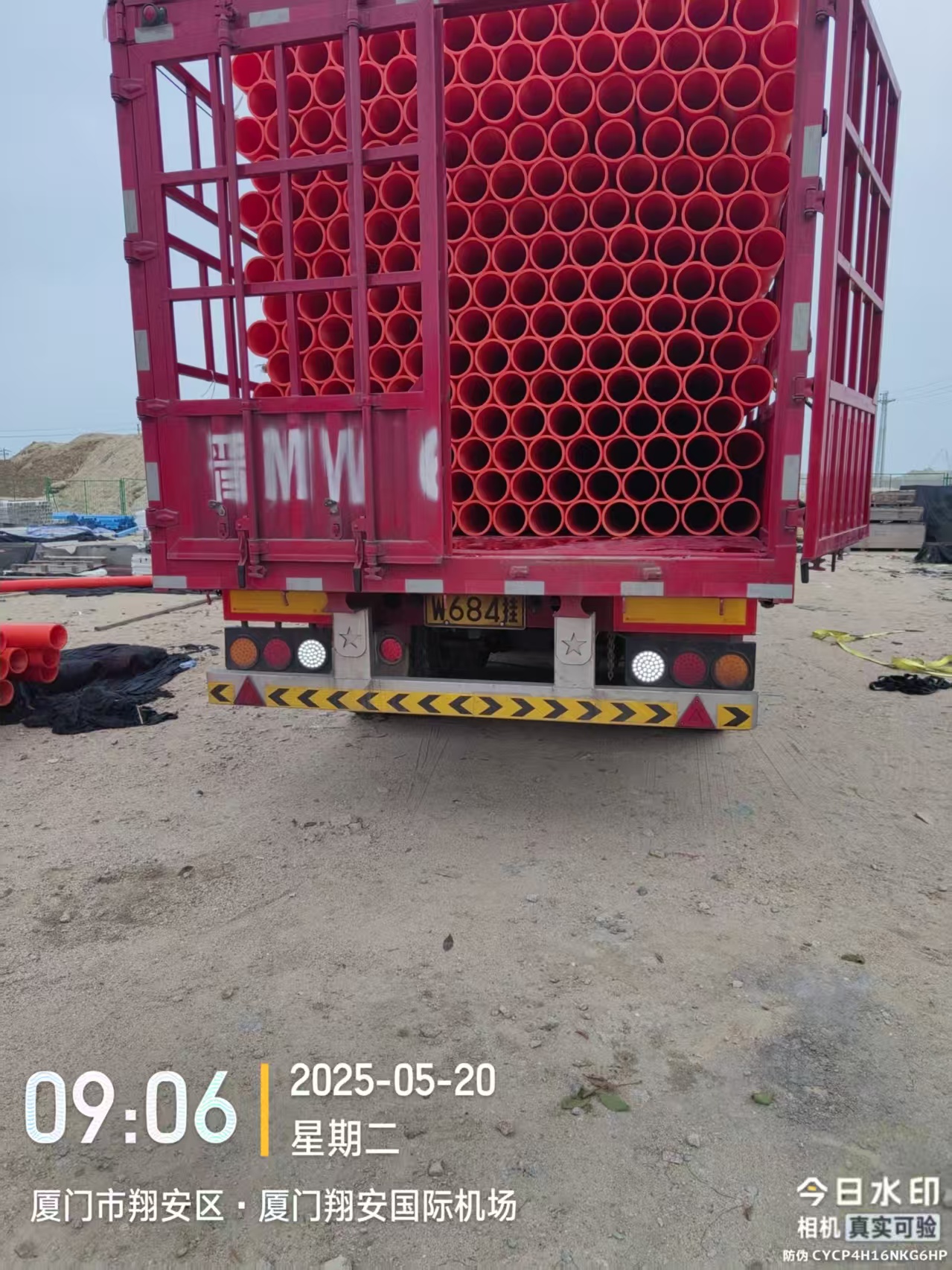 厦门机场卸货现场 (4)